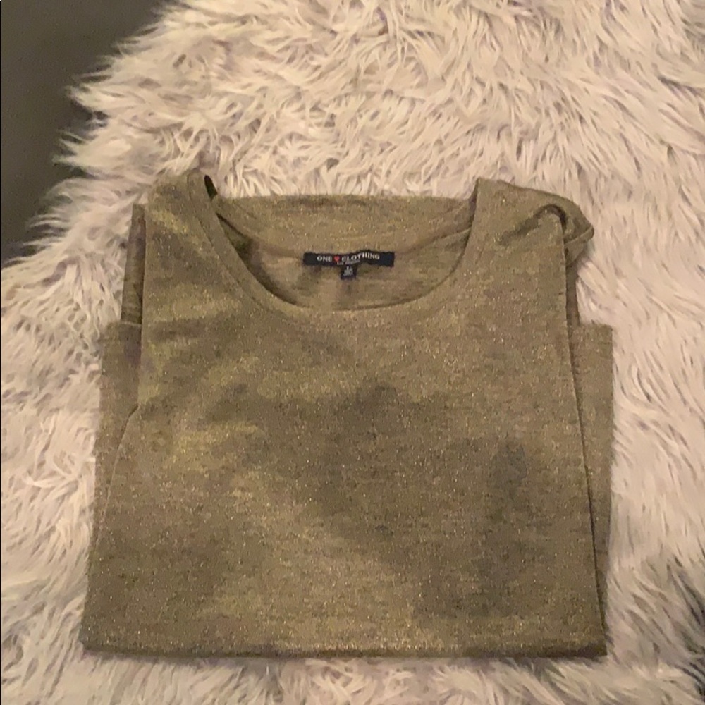 Shimmery short sleeved top